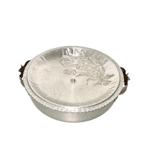 VTG Rodney Kent Hand Hammered Aluminum Bowl with Embossed Tulips & Tulip Handle - Picture 7 of 9